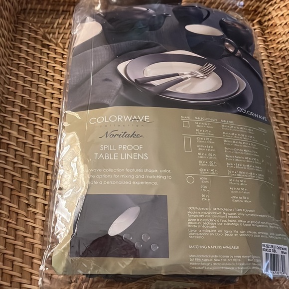 New-Open Box! Noritake Colorwave Spill Proof Table Linens 60x102 inches blue - Picture 3 of 3